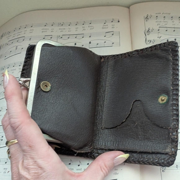 Handcrafted Brown Leather Wallet Hand Tooled - Picture 3 of 6